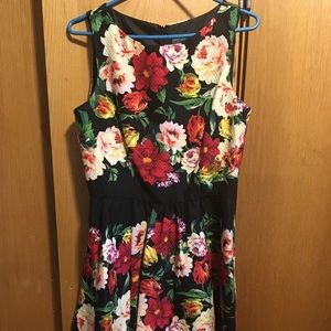 Gabby Skye size 8 sleeveless floral dress